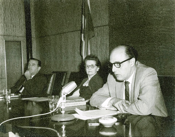 Foto de Panel de los doctores Elías Entralgo, María Teresa Freyre de Andrade y Julio Le Riverend. Biblioteca Nacional José Martí, década de 1960. Colección especial de fotografías BNJM.